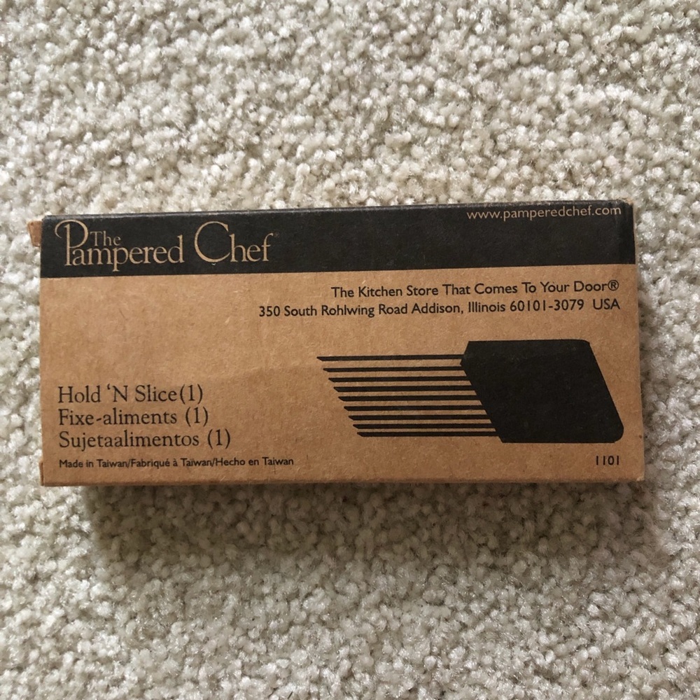 New Pampered Chef Hold and Slice